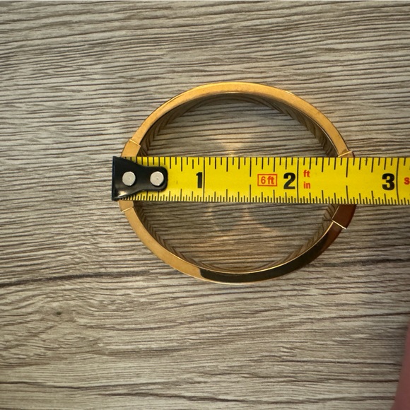 Michael Kors Stainless Steel Rose Gold Tone Hinged Bangle-- Excellent Condition - Picture 4 of 6